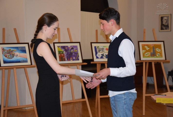  სკოლის არქივიდან - კონკურსში გამარჯვებულ მოსწავლეთა ნამუშევრები ე.წ. „დროის კაფსულაში“ ჩაიდო, 2016წ.